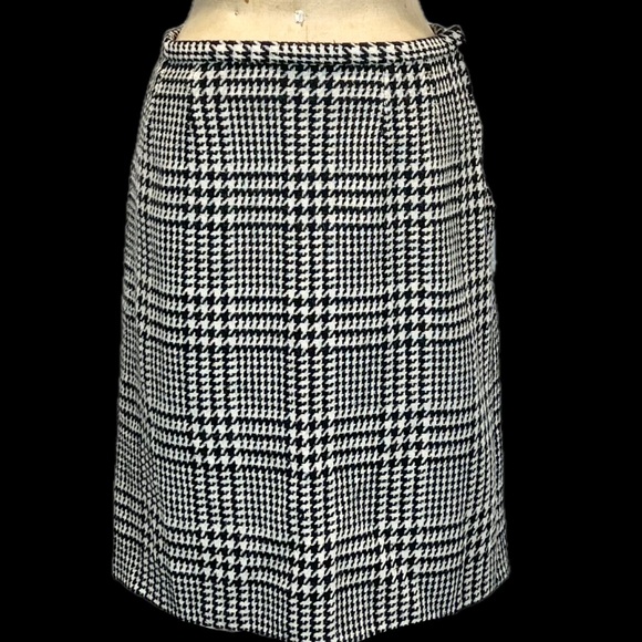 Vintage Dresses & Skirts - VINTAGE 60s wool houndstooth plaid‎ mini midi straight pencil skirt classic